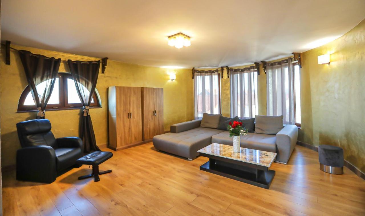 בראשוב Transilvania Mansion מראה חיצוני תמונה